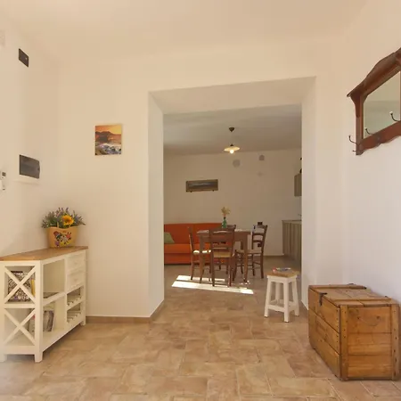 Holiday home Escape With Pool & Wifi
